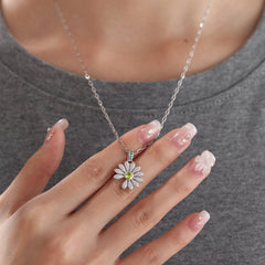 14K White Gold Daisy Pendant Necklace - MMR