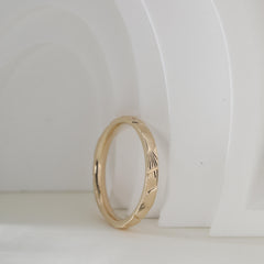 14K Yellow Gold Round Diamond Hand-Engraved Pattern Ring - MMR