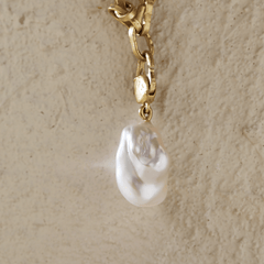 18K Yellow Gold Baroque Pearl Pendant Necklace with Handcrafted Irregular-Shaped Chain