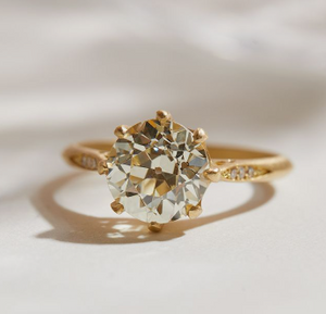 What are the styles of engagement rings? 