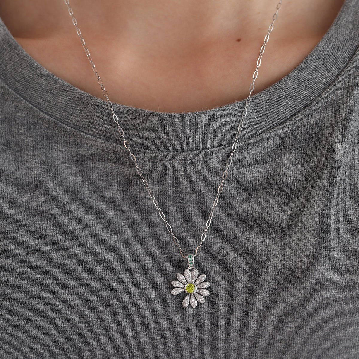 14K White Gold Daisy Pendant Necklace - MMR