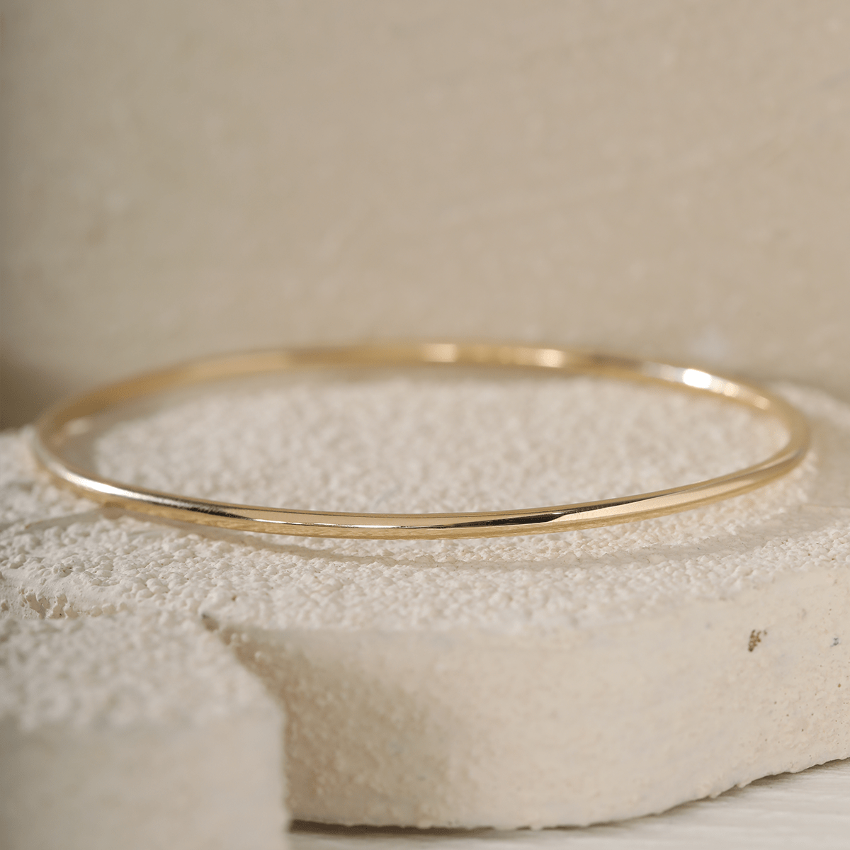 14K Yellow Gold Hollow Tube Bangle Bracelet - MMR