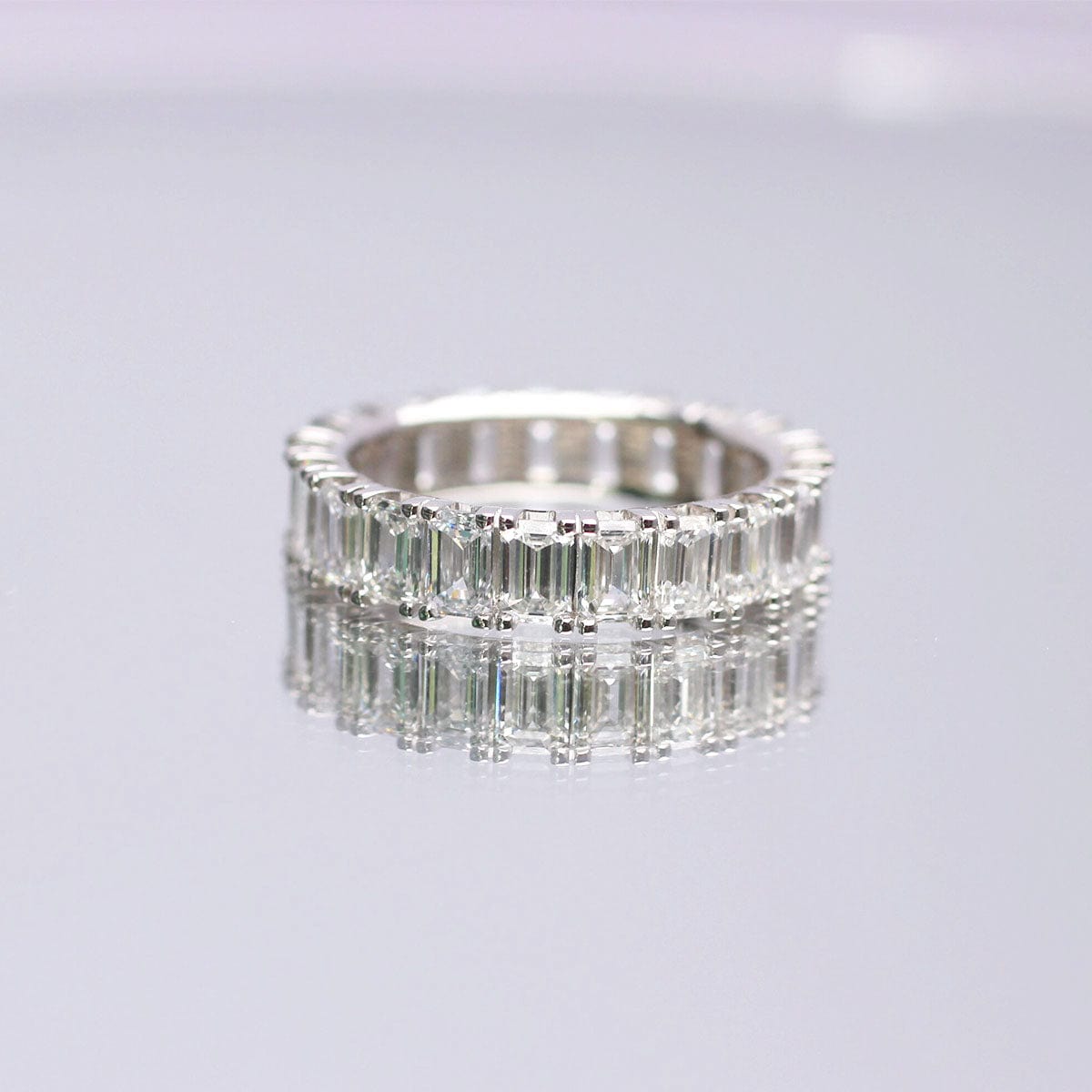 18K White Gold Womens Emerald Diamond Eternity Ring