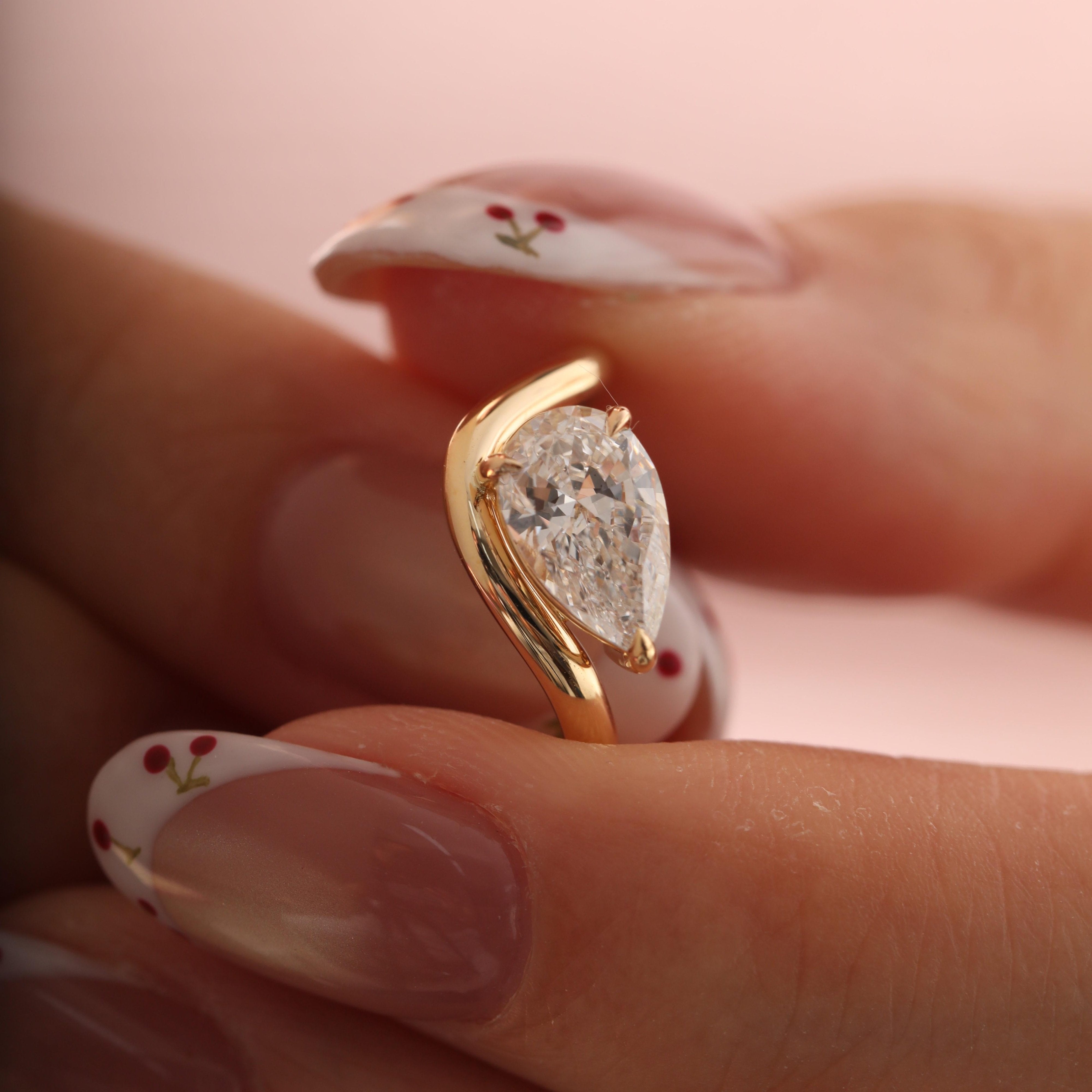 18K Yellow Gold 1ct Pear Cut Lab Diamond Wave Band Design Solitaire Ring - MMR