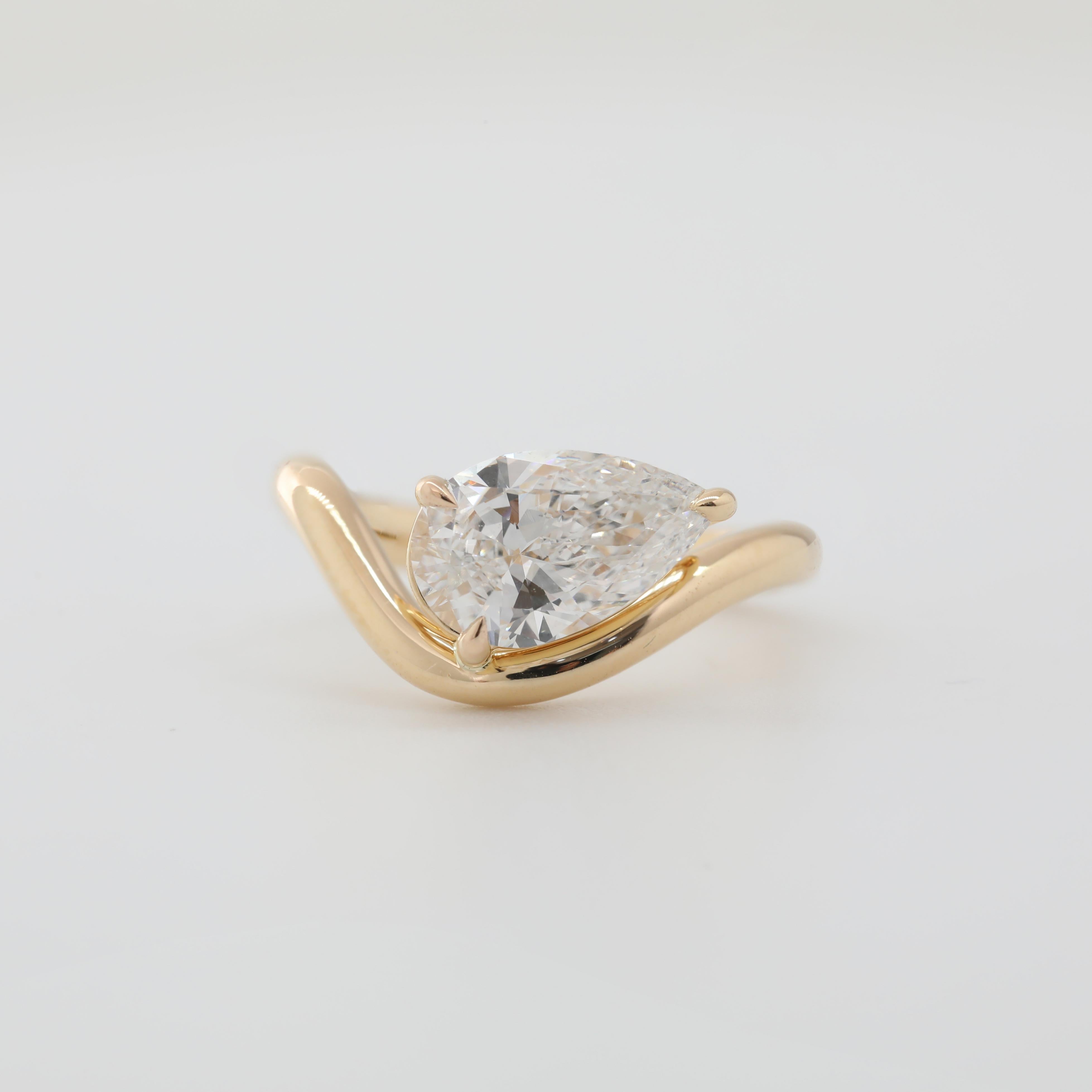 18K Yellow Gold 1ct Pear Cut Lab Diamond Wave Band Design Solitaire Ring - MMR