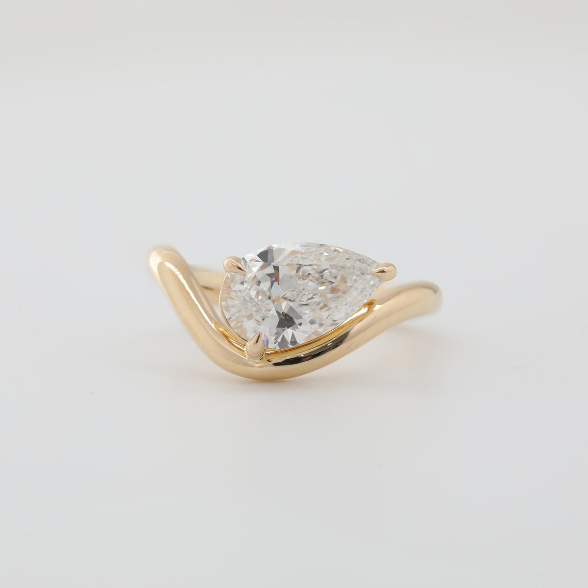 18K Yellow Gold 1ct Pear Cut Lab Diamond Wave Band Design Solitaire Ring - MMR
