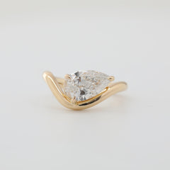 18K Yellow Gold 1ct Pear Cut Lab Diamond Wave Band Design Solitaire Ring - MMR
