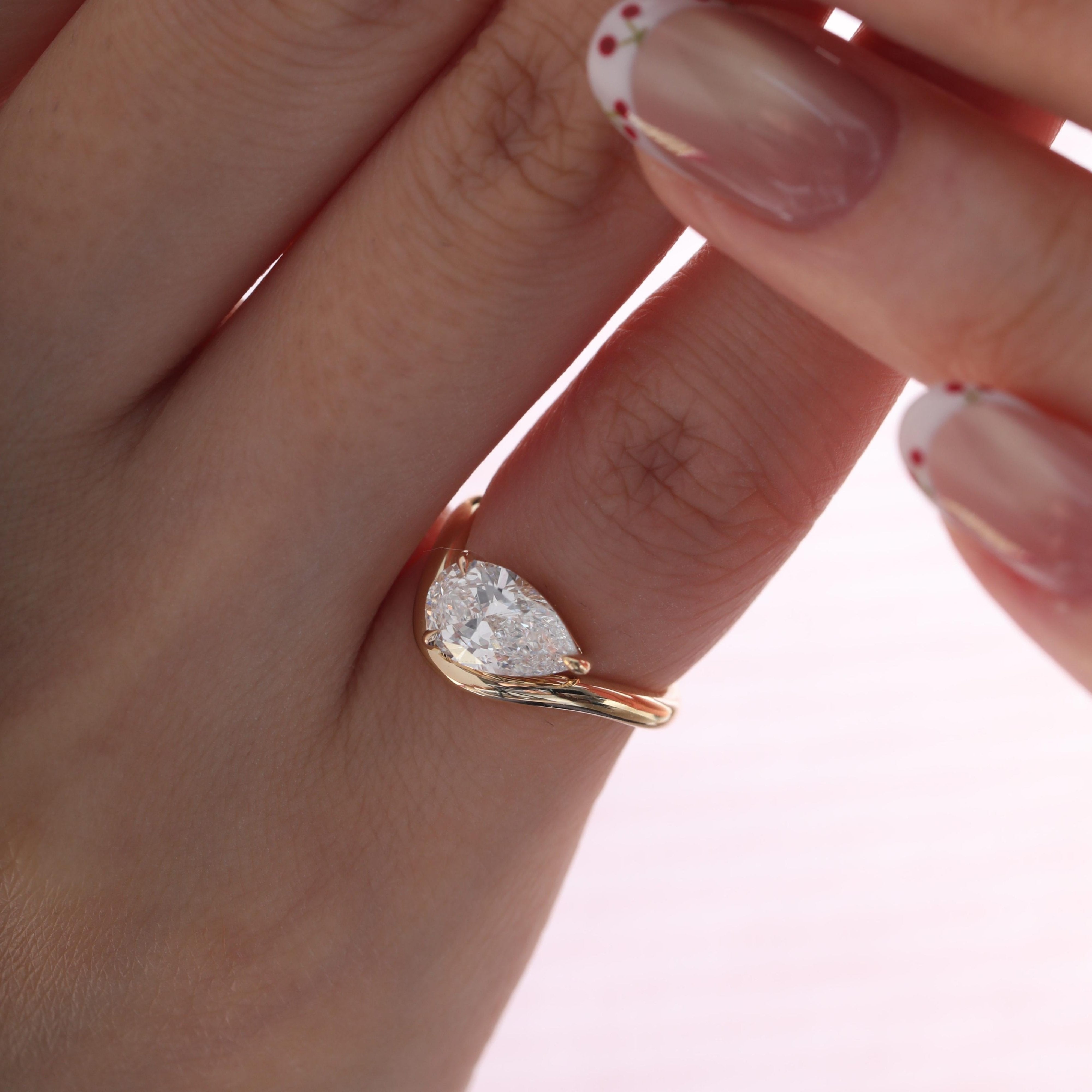 18K Yellow Gold 1ct Pear Cut Lab Diamond Wave Band Design Solitaire Ring - MMR