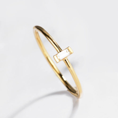 18k Yellow Gold Band Ring in White Baguette Diamond