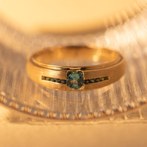 18k Yellow Gold Blue Corundum Gradient Corundum Ring