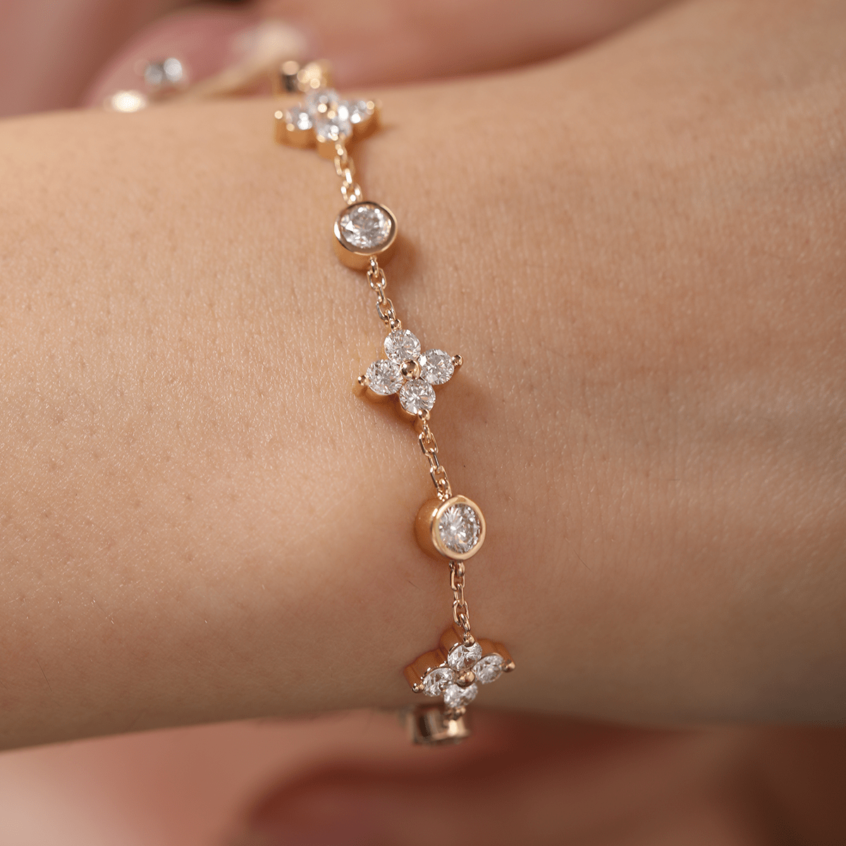 18K Yellow Gold Round Lab Diamond Fancy Shape Station Bracelet - MMR