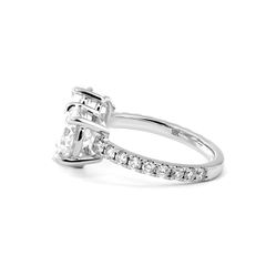 Round Brilliant & Pear-Cut Lab-Grown Diamond Toi et Moi Ring with Pavé Band