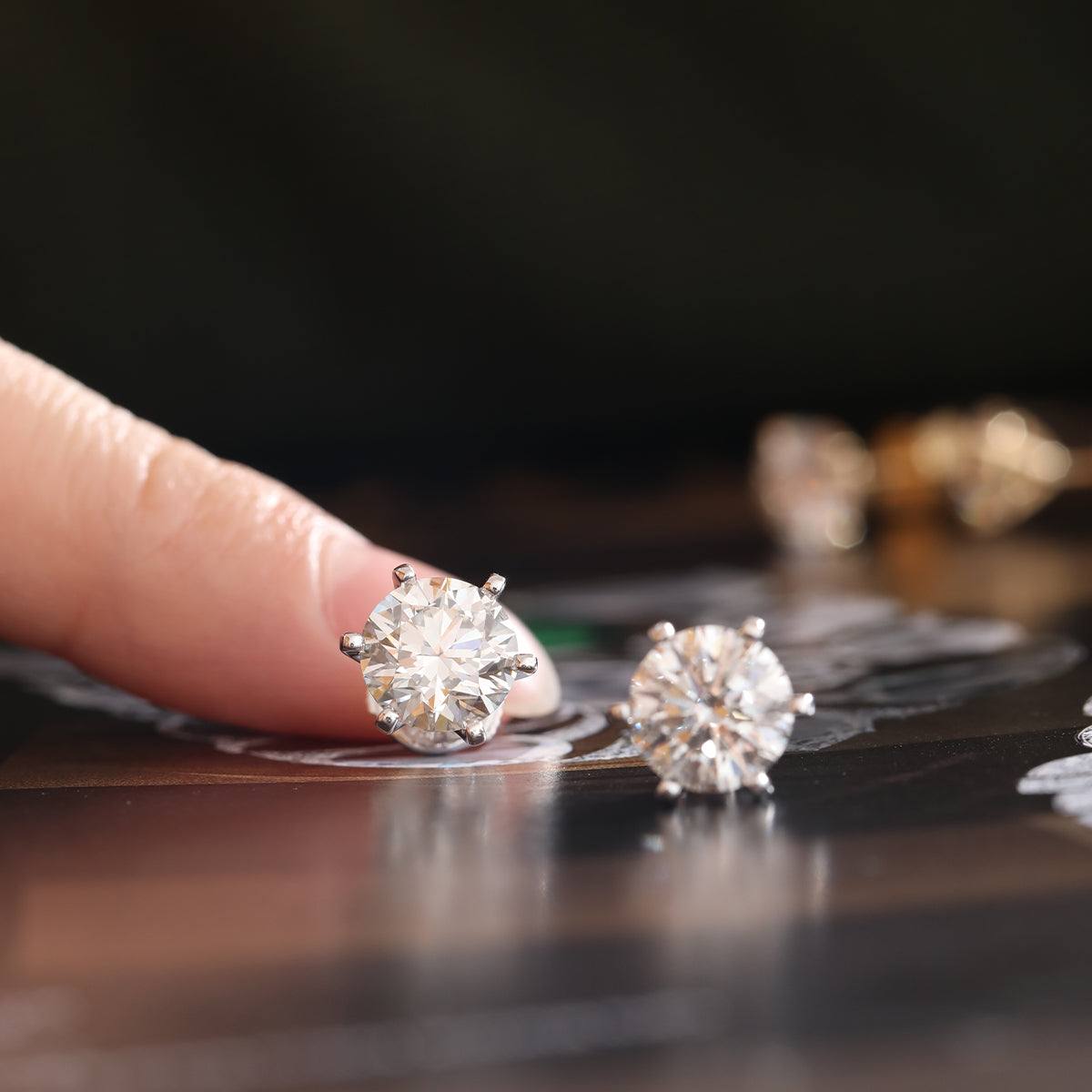 Cherished Moments 14K Gold 2 ct tw Round Cut Lab Diamond 6 Prongs Floral Setting Stud Earrings (FG Color, VS Clarity)