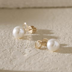 Fresh-water Pearl Etud Earrings